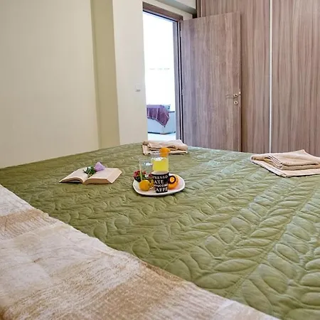 E & M Apartment *