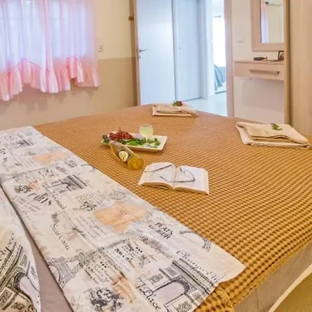 E & M Apartment