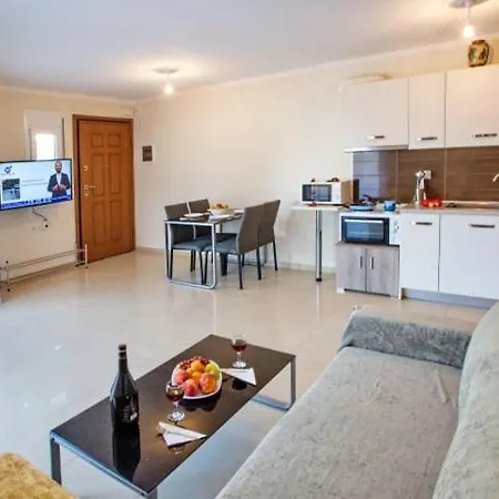 E & M * Nea Iraklitsa