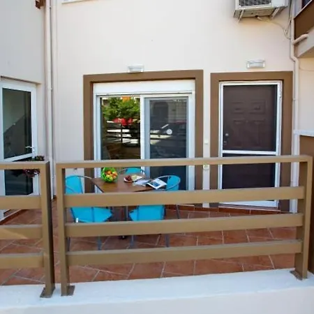 E & M Apartment *