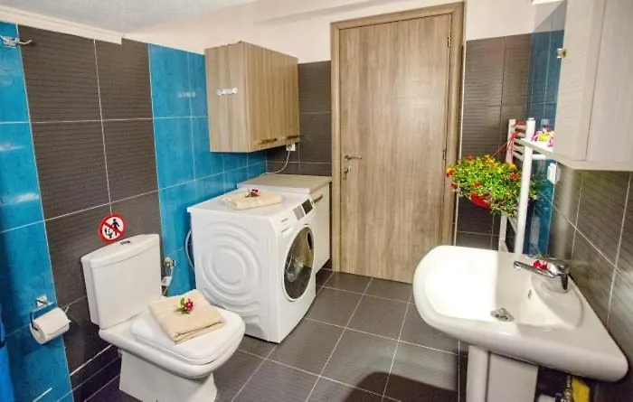 E & M * Nea Iraklitsa