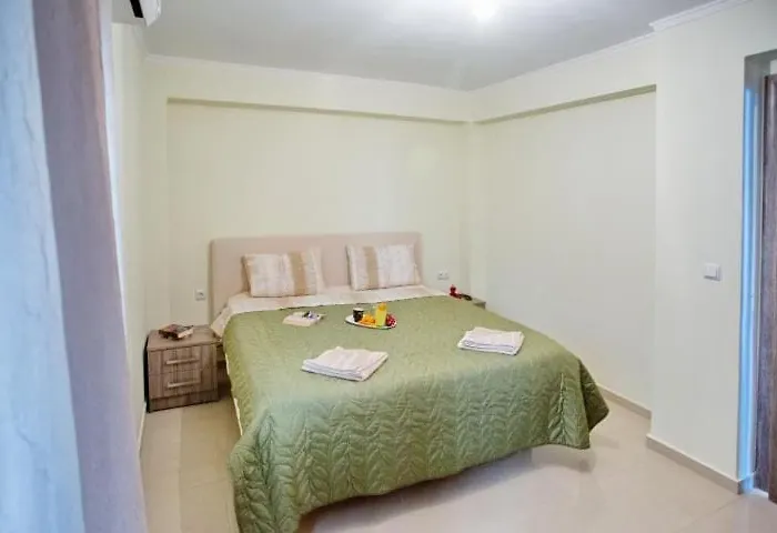 E & M * Nea Iraklitsa